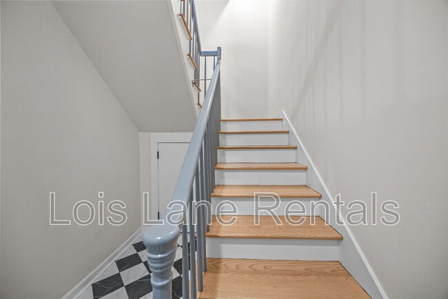 Building Photo - 12 Elliott St