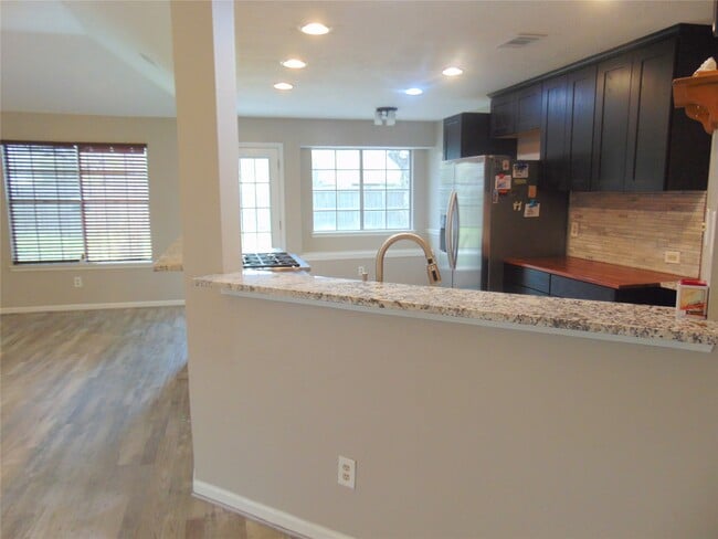 Building Photo - 1809 Edinburg Ave