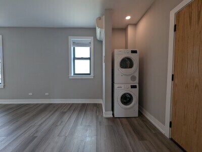 Building Photo - 3943 N Janssen Ave