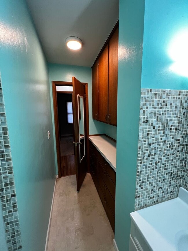 Building Photo - 3 Bedroom 2 Bath House For Rent