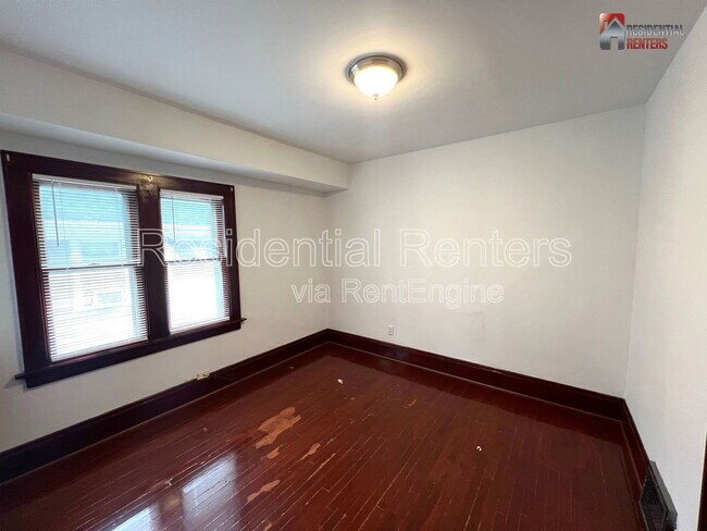 Building Photo - 2730 N 47th St