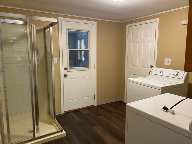 Building Photo - Cozy Silvis Home With Huge Fenced Yard and Attached Garage!