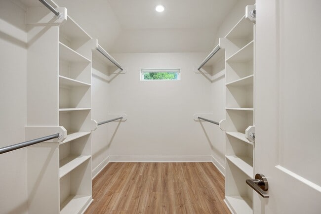 Building Photo - New construction 4 bedroom in Flint!