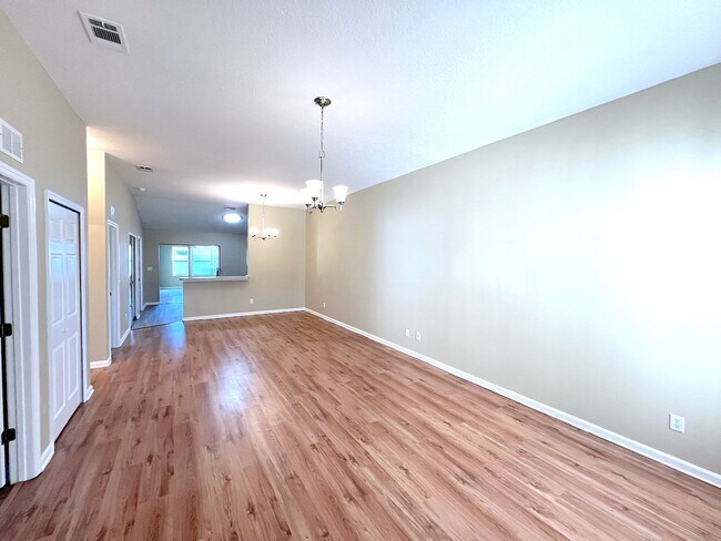 Building Photo - Huge 4 Bed 3 Bath 2 Car Townhome w FENCED YARD  for Rent!