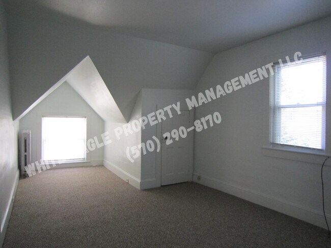 Building Photo - 1618 Roselyn Street