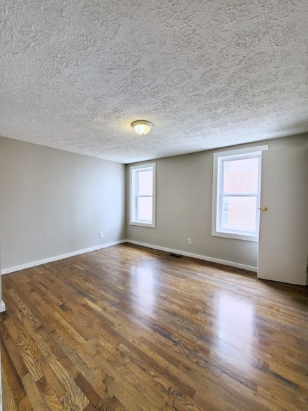 Building Photo - 90 E 8th Ave