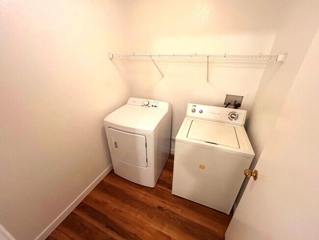 Building Photo - NORTHWEST 2 BEDROOM, 2 BATHROOM CONDO, ALL APPLIANCES INCLUDED!