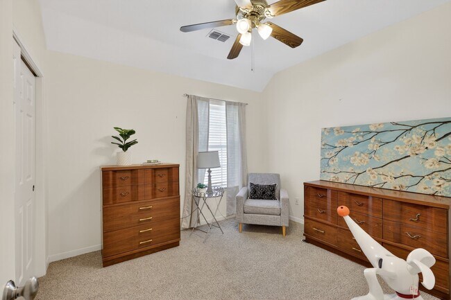 Building Photo - 502 Ernst Ct