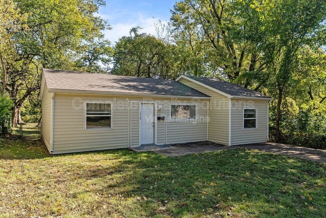 Building Photo - 10140 Earl Dr