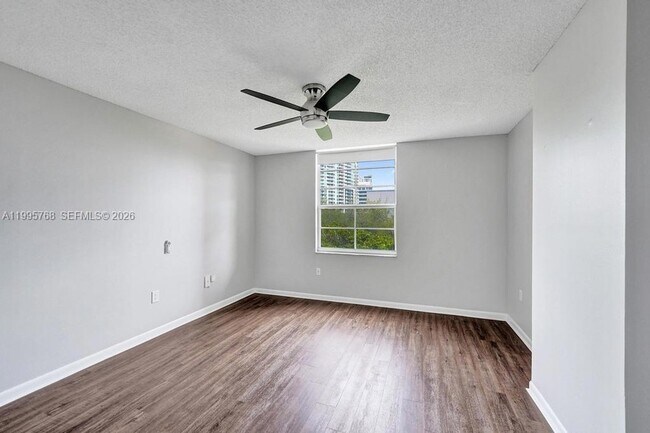 Building Photo - 520 SE 5 Ave