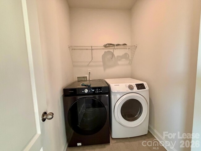 Building Photo - 1722 Spears Dr NW