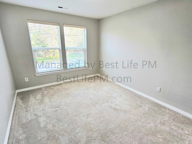 Building Photo - 11040 SE William Otty Rd