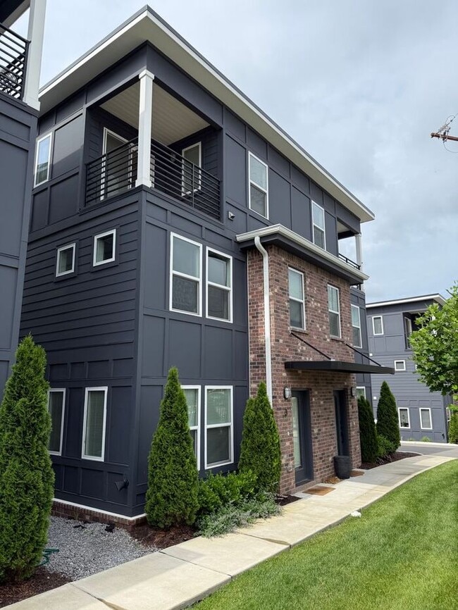 Primary Photo - 3 - Level Modern Apartment in East Nashville