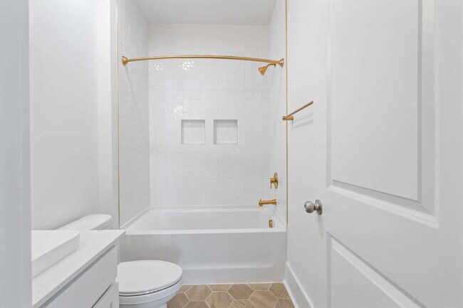 Building Photo - Experience Modern Comfort: Spacious 4-Bedr...