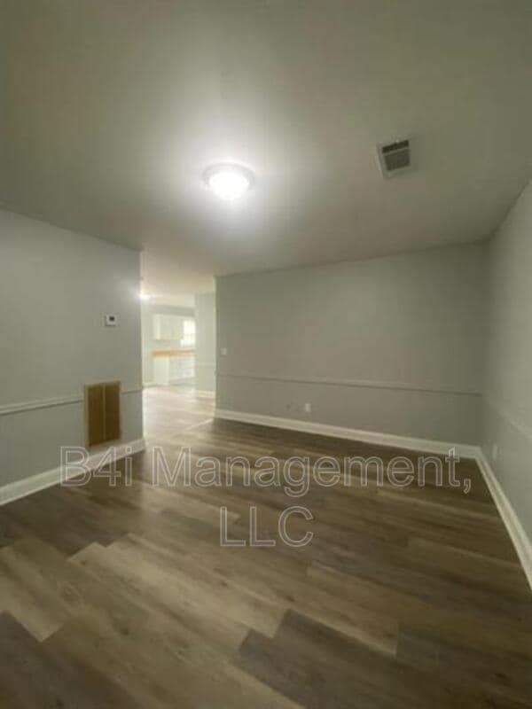 Building Photo - 141 Garfield St