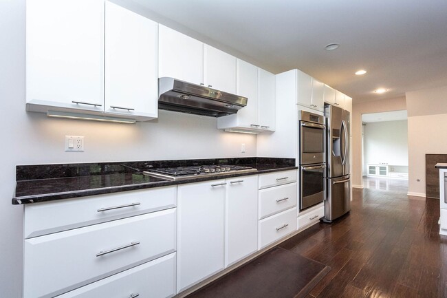 Building Photo - SOPHISTICATED COMFORT in HISTORIC FRANKLIN