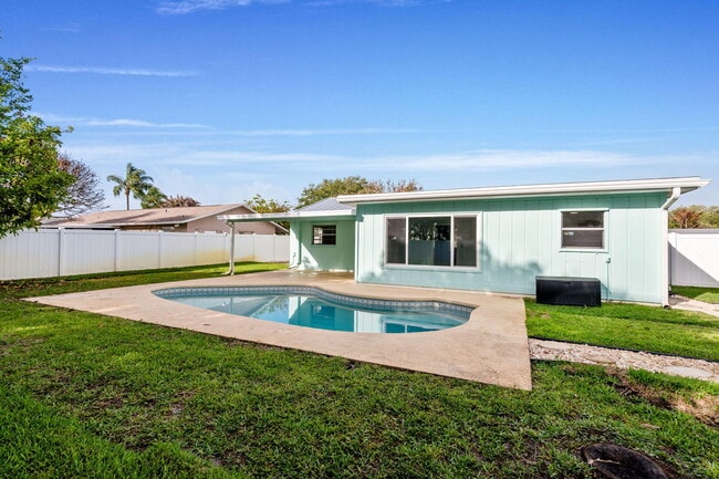 Building Photo - 8675 SW Keathley Ct