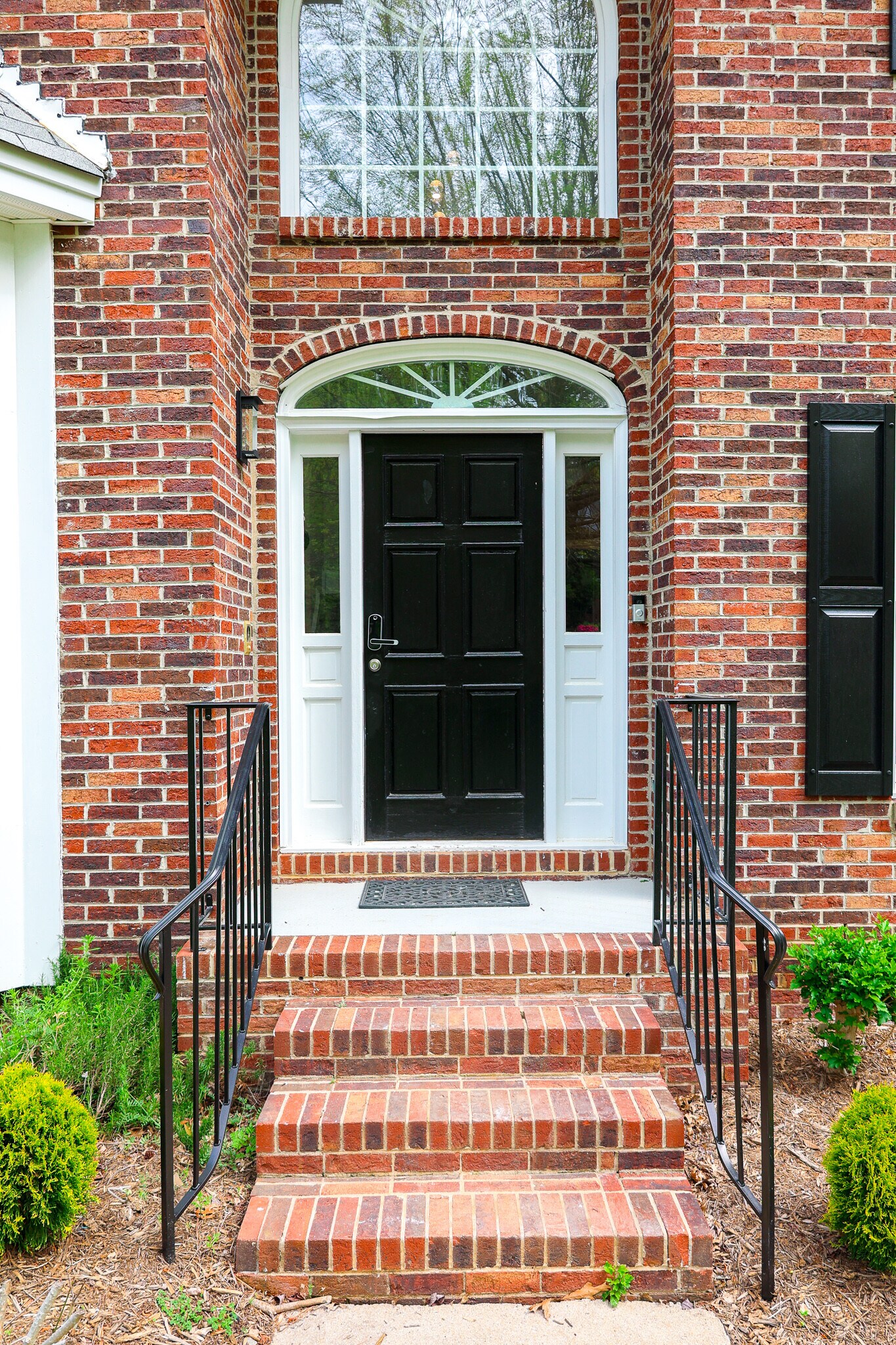 Building Photo - 1208 Enchanted Oaks Dr