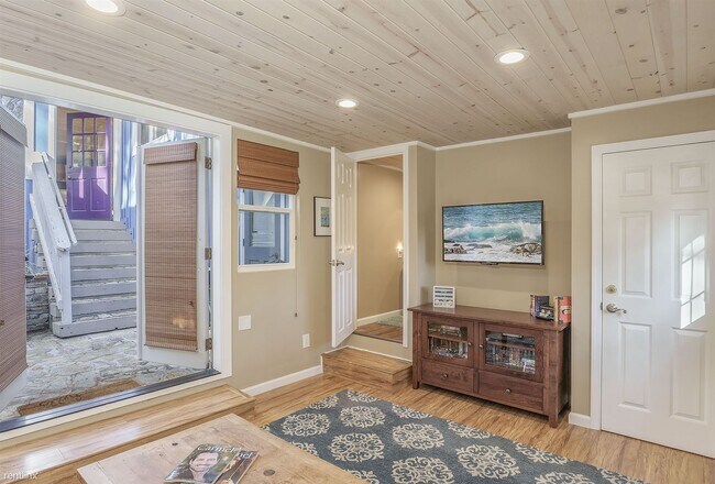 Building Photo - 3 br, 2.5 bath House - 3875 The Hideout