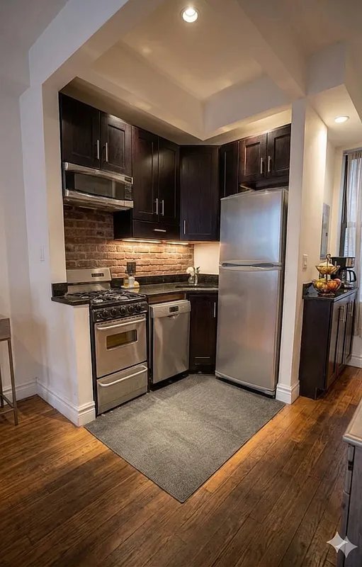 Building Photo - 321 W 16th St