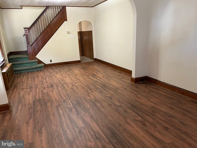 Building Photo - 1049 Genesee St