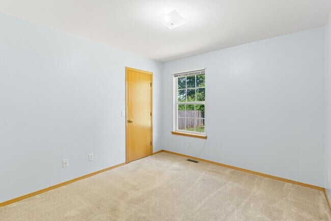 Building Photo - 3 Bedroom, 2 Bathroom Home in Republic Sch...