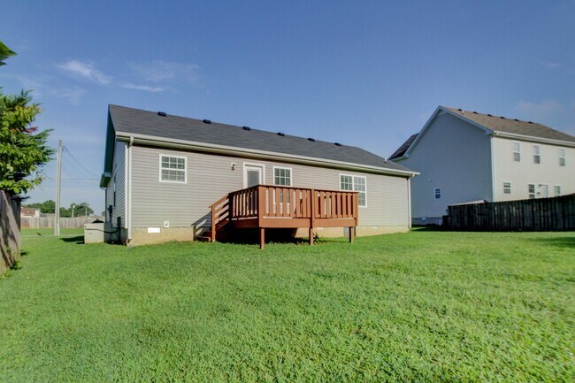 Building Photo - Charming Home Open Floor Plan with Spaciou...