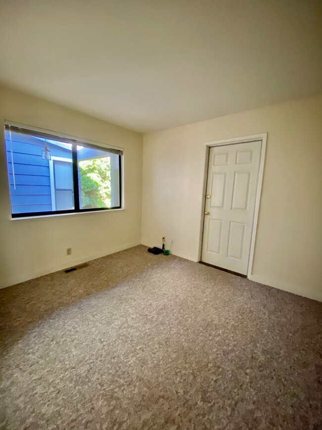 Building Photo - 526 Penstock Dr