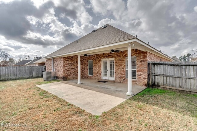 Building Photo - 120 Lennox Pl