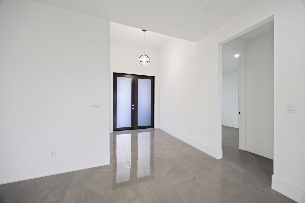 Building Photo - 2504 23rd St W