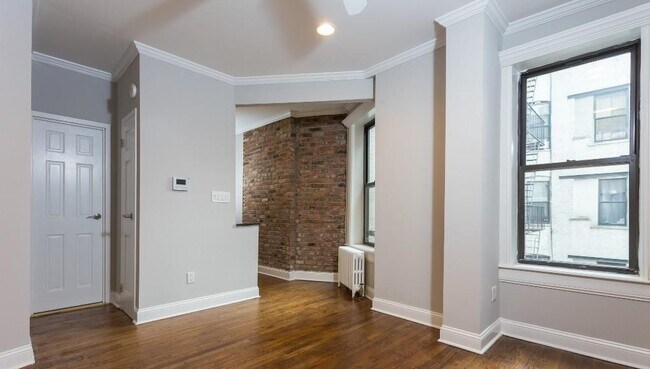 Building Photo - 432 E 13th St