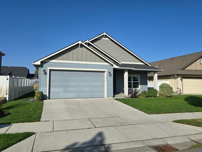 Building Photo - Immaculate Custom 3 bdrm Home for rent in the Montrose developement!