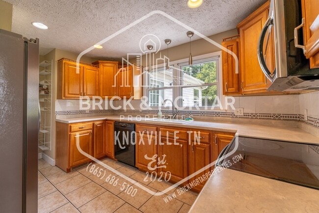 Building Photo - 815 Julianne Dr
