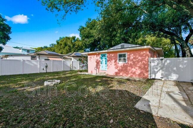 Building Photo - 2815 N Taliaferro Ave