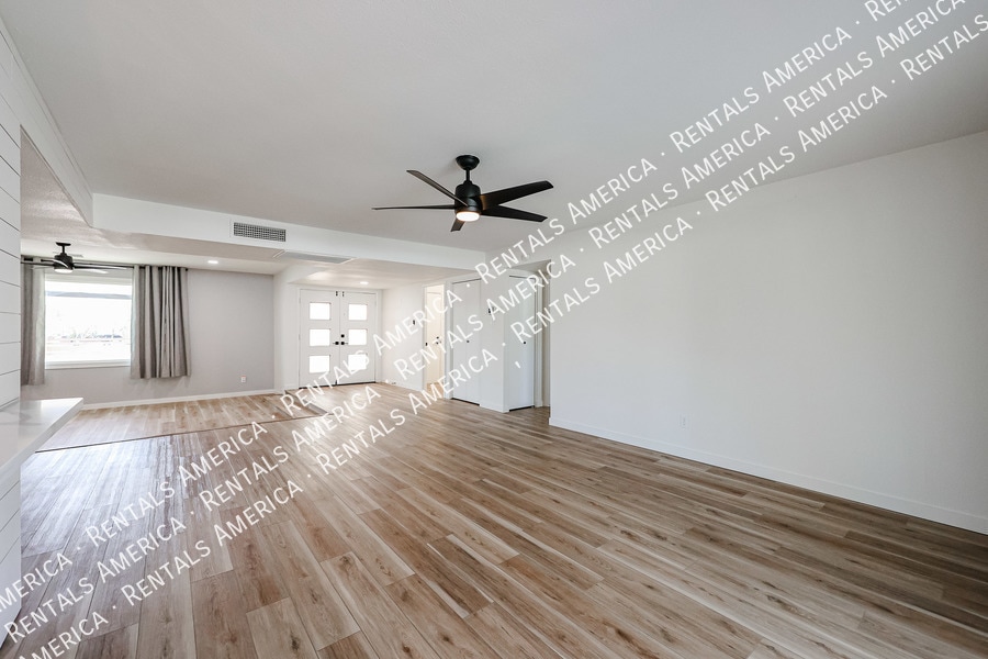 Building Photo - 1430 E Bell De Mar Dr