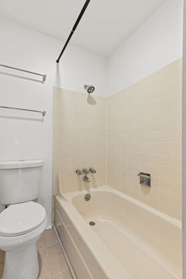 Building Photo - Condo with Mountain Views Near Wash Park &...