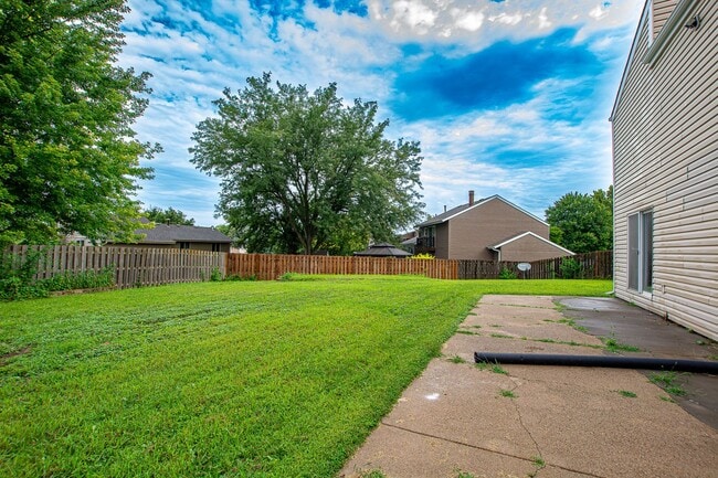 Building Photo - 722 S 153rd Cir