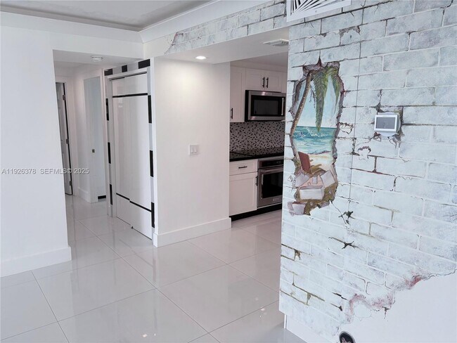 Building Photo - 2201 S Ocean Dr