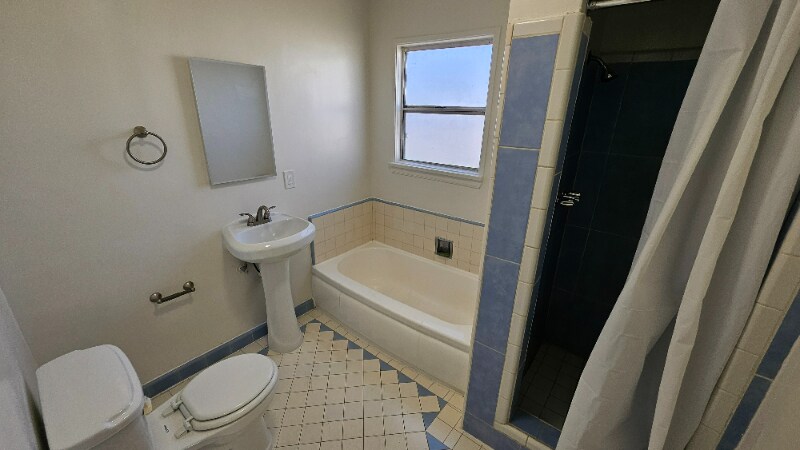 Primary Photo - 3011 Carmona Ave