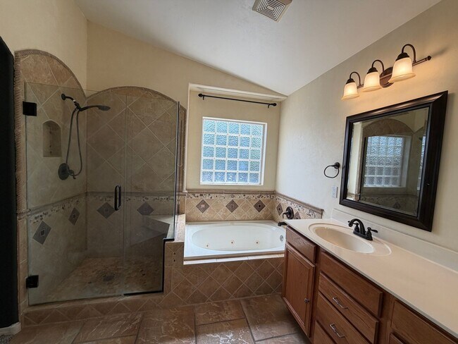 Building Photo - 3 Bedroom Single Story Home Available Near Dellyne Ave NW & Unser Blvd NW!