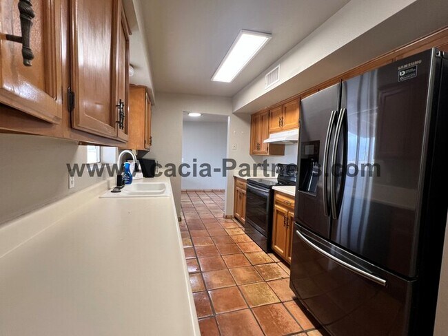 Building Photo - Two Bedroom Home