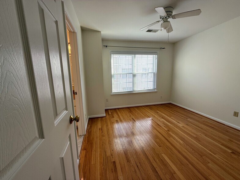 Building Photo - 6020 Lincolnia Rd