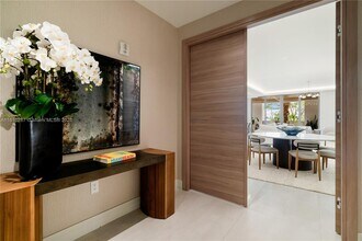 Building Photo - 515 Valencia Ave