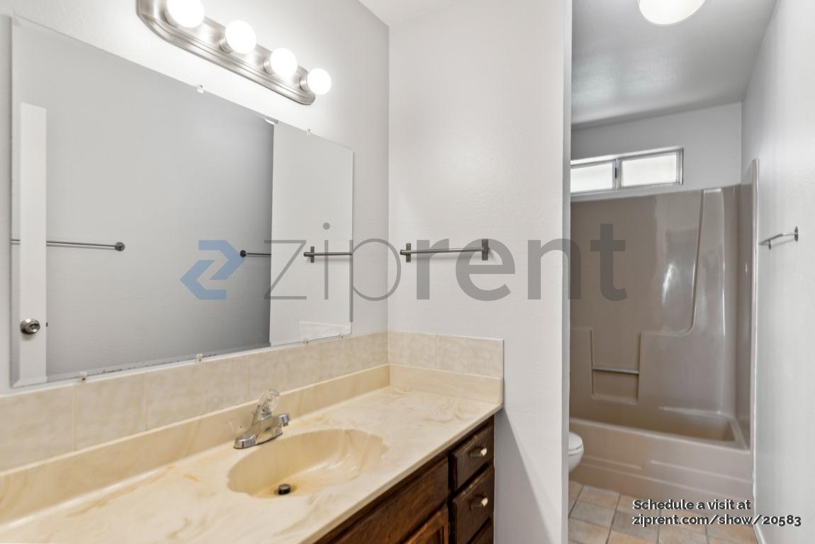 Building Photo - 1106 Lindell Dr