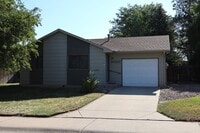 Building Photo - Charming 2-Bedroom Home with Fenced Yard &...