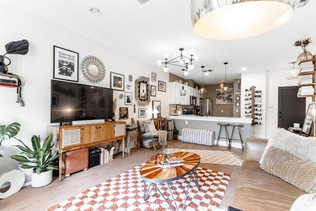 Building Photo - 908 Nueces St