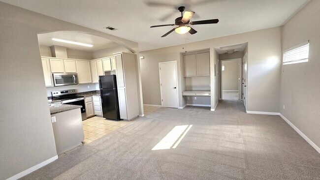 Building Photo - 756 N Texas St