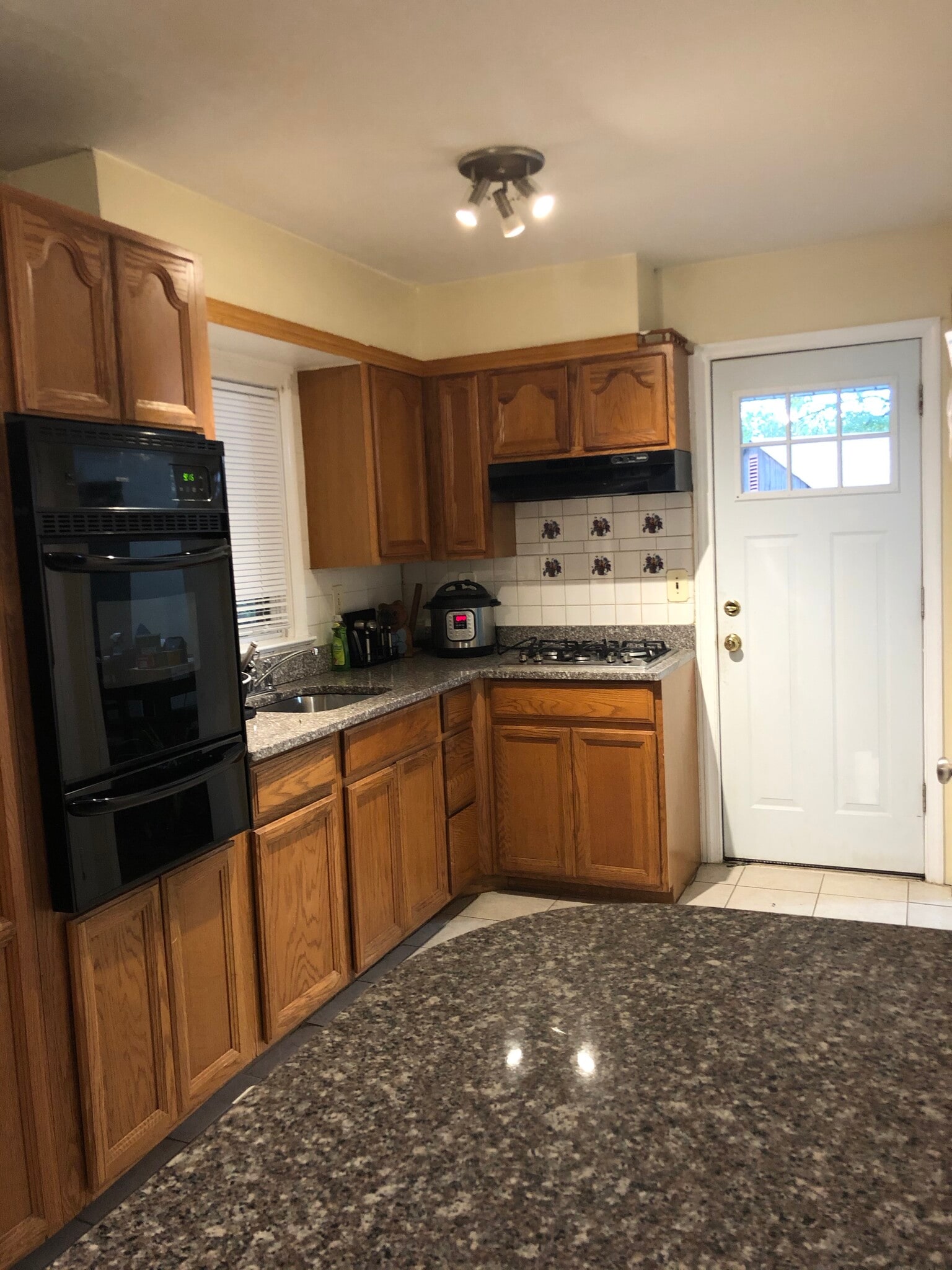 KITCHEN - 5112 Hollywood Rd