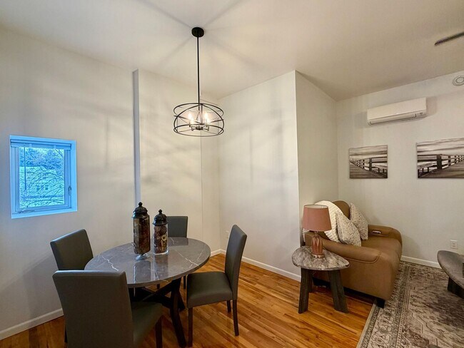 Building Photo - 719 N 3rd Ave