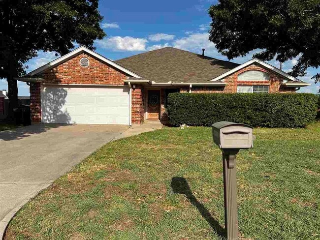 Primary Photo - 902 Sugarbush Ln